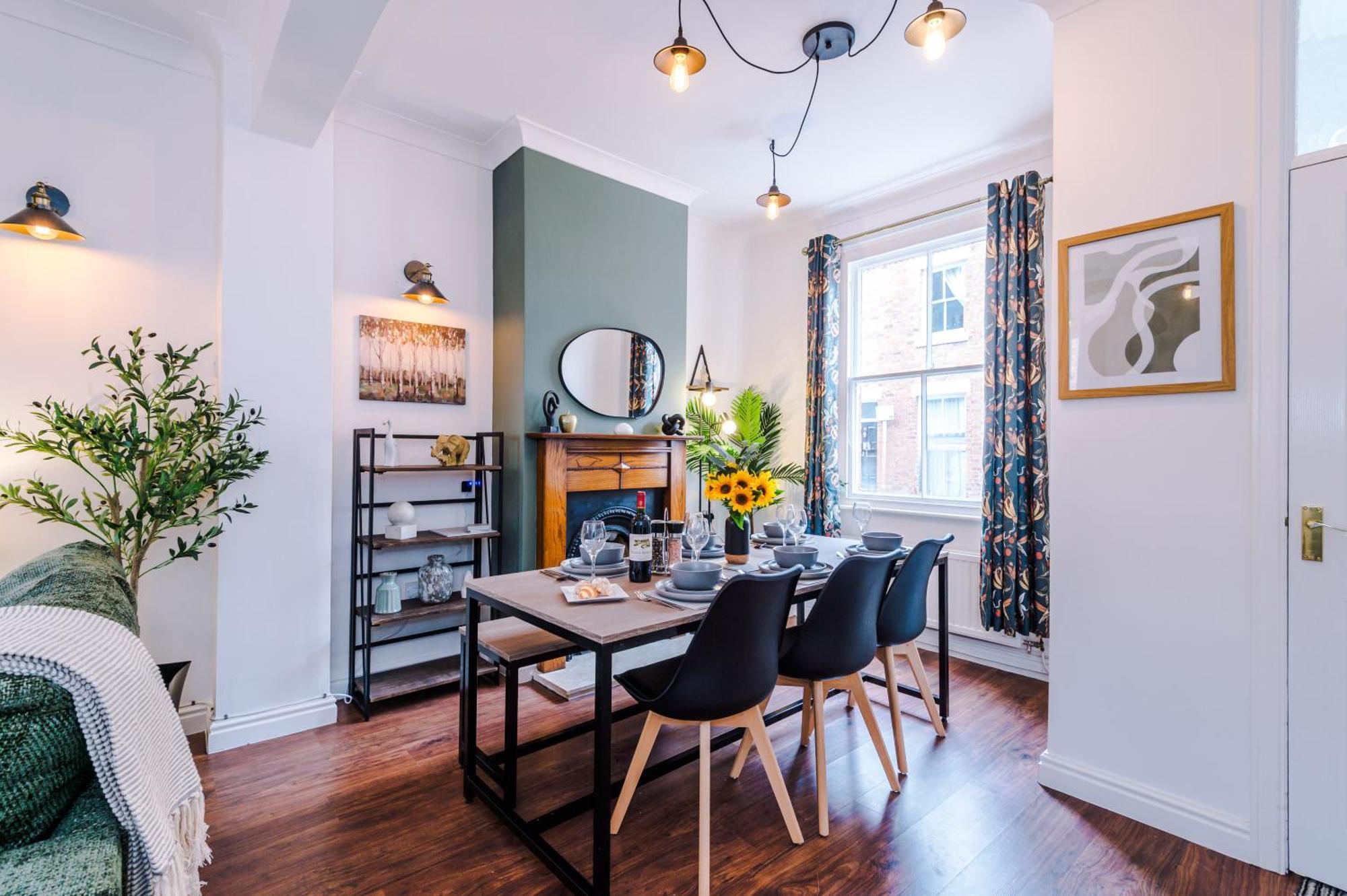New! Stunning 2-Bed City-Centre Home In Chester By 53 Degrees Property - Ideal For Couples & Groups - Sleeps 6! Екстериор снимка