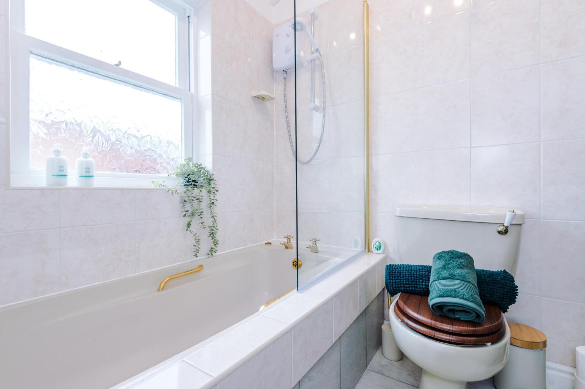 New! Stunning 2-Bed City-Centre Home In Chester By 53 Degrees Property - Ideal For Couples & Groups - Sleeps 6! Екстериор снимка