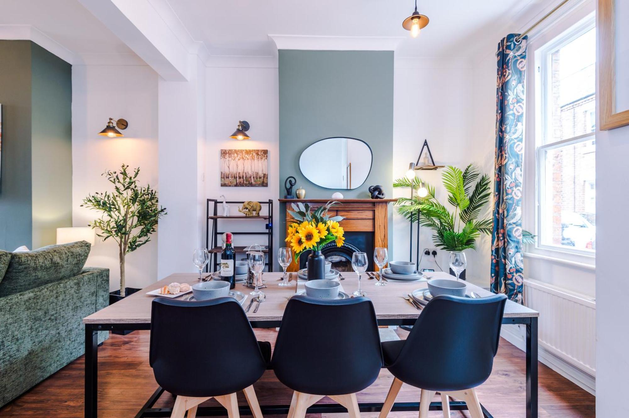 New! Stunning 2-Bed City-Centre Home In Chester By 53 Degrees Property - Ideal For Couples & Groups - Sleeps 6! Екстериор снимка