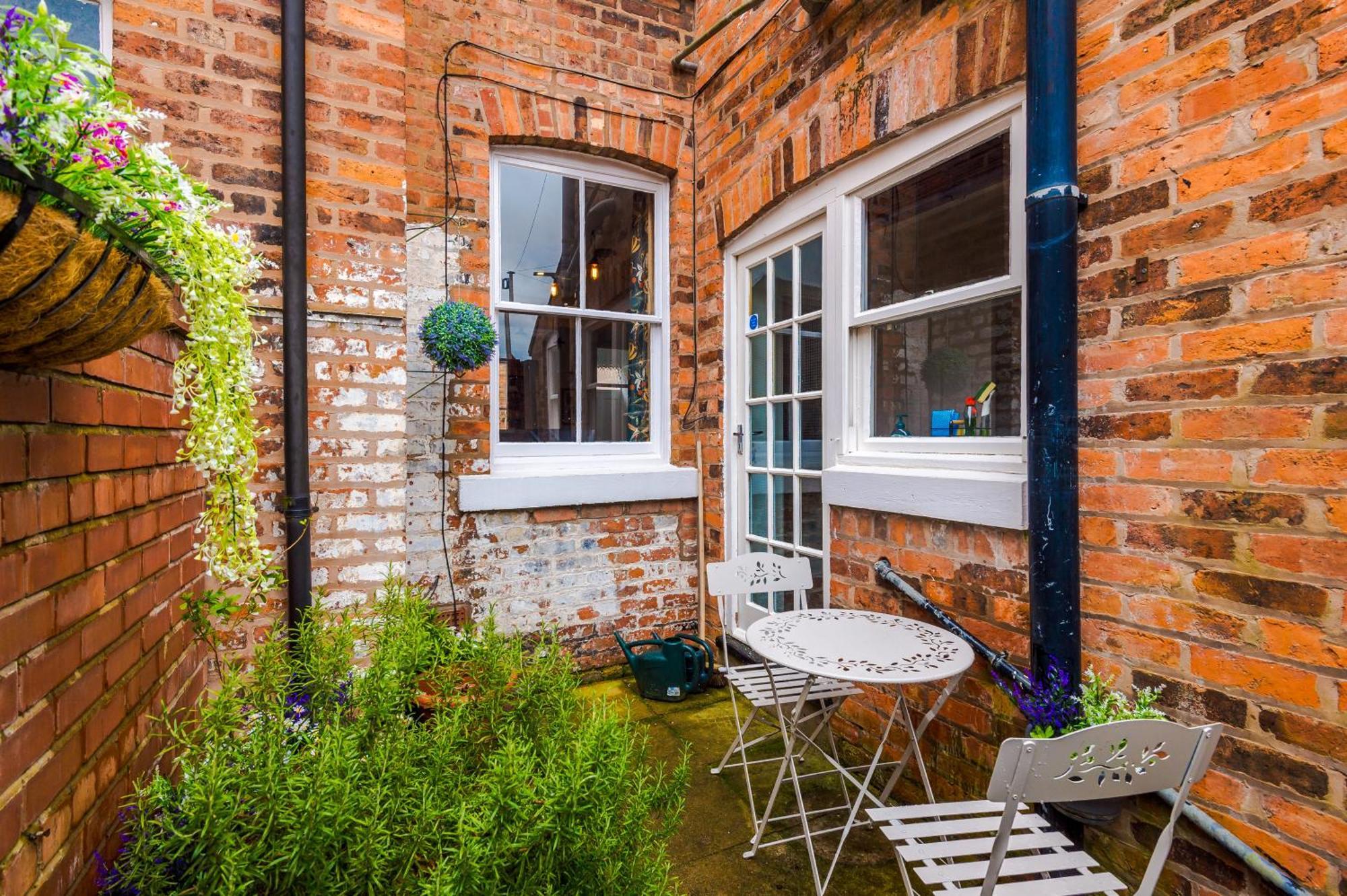 New! Stunning 2-Bed City-Centre Home In Chester By 53 Degrees Property - Ideal For Couples & Groups - Sleeps 6! Екстериор снимка