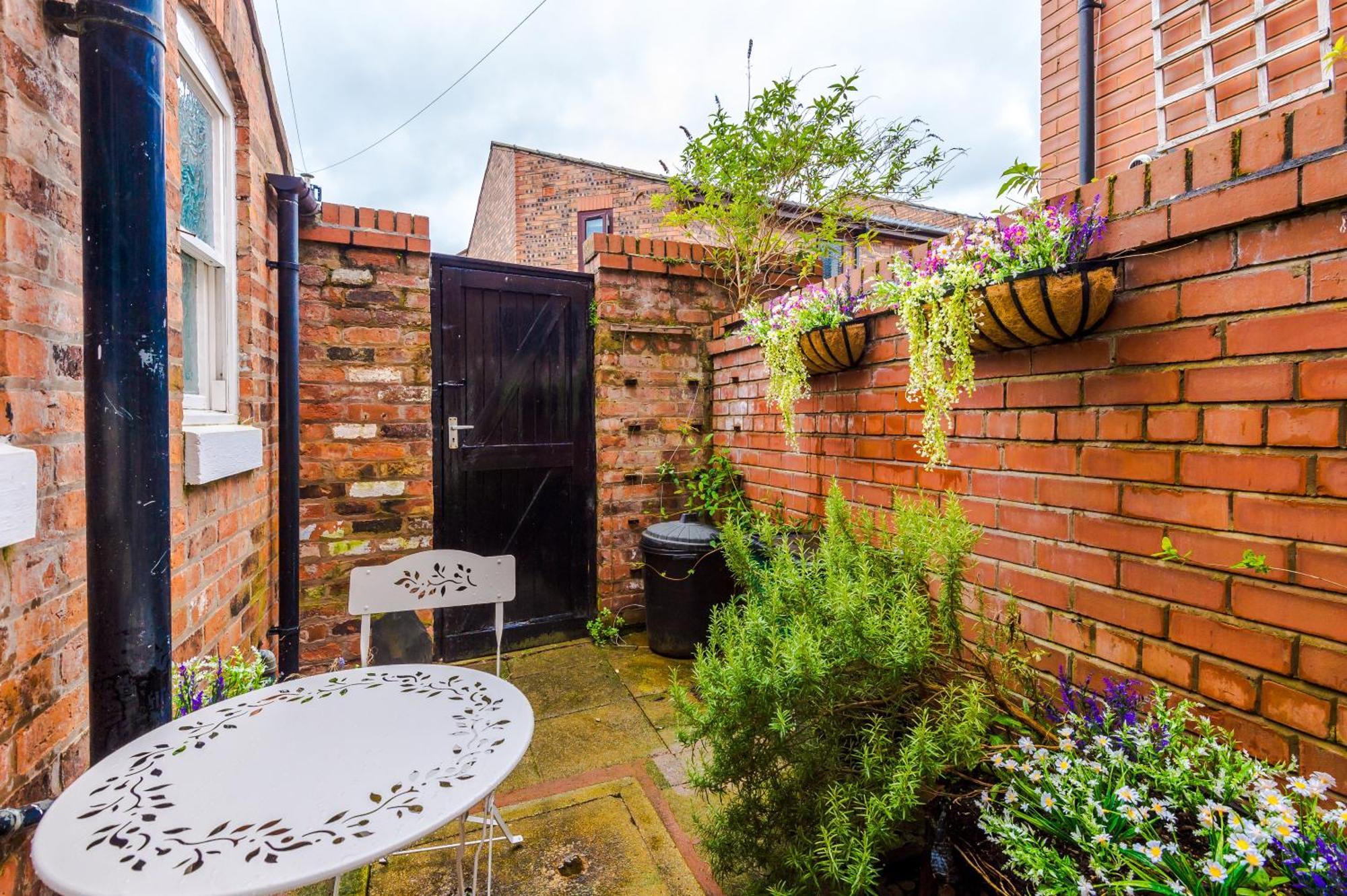 New! Stunning 2-Bed City-Centre Home In Chester By 53 Degrees Property - Ideal For Couples & Groups - Sleeps 6! Екстериор снимка